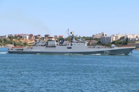 Российский фрегат, громивший террористов в Сирии, прибыл в Севастополь