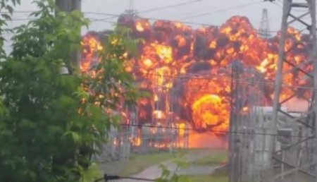 Мощный взрыв на подстанции в Томске попал на видео