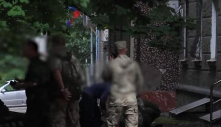 В центре Луганска прогремел второй за день взрыв: Возле здания правительства сдетонировал автомобиль