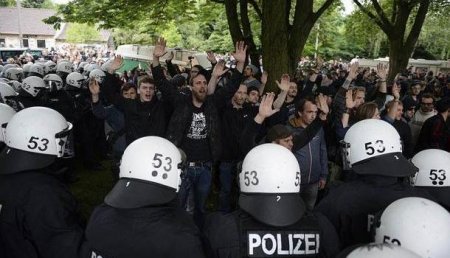 Полиция в Гамбурге открыла предупредительный огонь