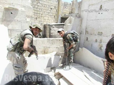 Городские бои: Спецназ САА с собаками выискивает норы боевиков и отвоевывает кварталы под Дамаском (ФОТО)