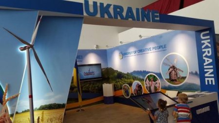 Плуг, казак в шароварах, дивчины в веночках и мельница: Посетители делятся впечатлениями от содержимого украинского павильона на ЭКСПО-2017