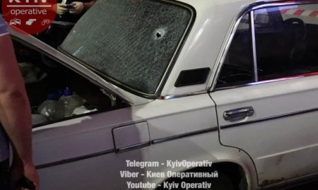 В Киеве у торгового центра неизвестные расстреляли мужчину из автомата