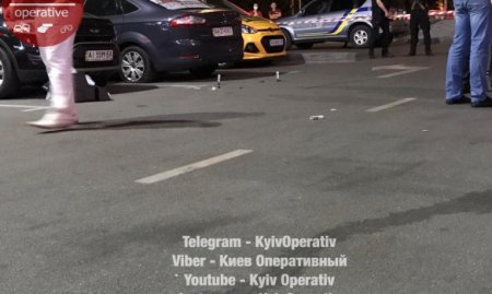 В Киеве у торгового центра неизвестные расстреляли мужчину из автомата