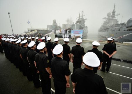 На корвете «Совершенный» поднят Военно-морской флаг
