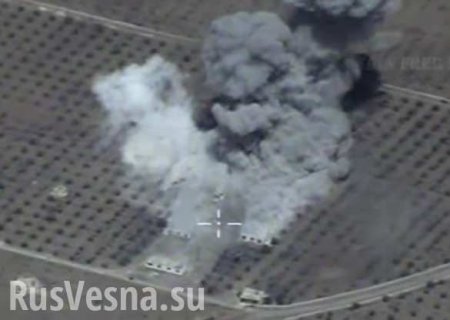 Огонь с небес: ВКС РФ уничтожили множество техники и объектов у цитадели ИГИЛ в Хаме (ВИДЕО)