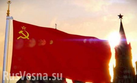 В США во время выступления Трампа развернули флаг СССР (ВИДЕО)