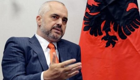 Премьер Албании не прошёл «дресс-контроль» для фото с Пенсом