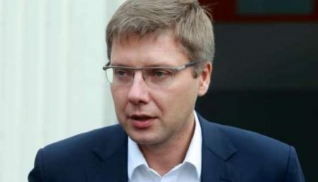 Латышские националисты обвинили русского мэра Риги в краже провода от компьютера