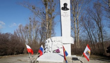 Польский закон о декоммунизации не позволяет свободно сносить памятники советский бойцам