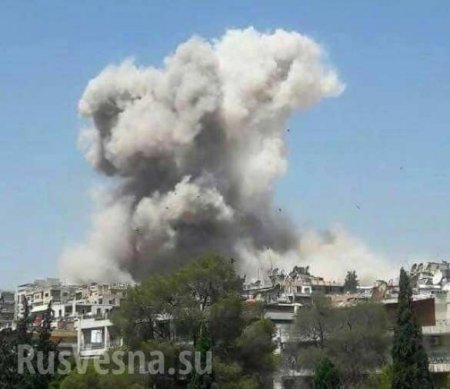 Армия Сирии обрушила на боевиков град ракет и отбила важные кварталы в ходе мощного наступления под Дамаском (ФОТО, ВИДЕО)