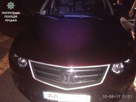 Человек, деньги и кило янтаря: В Луцке полиция задержала авто с живым человеком в багажнике