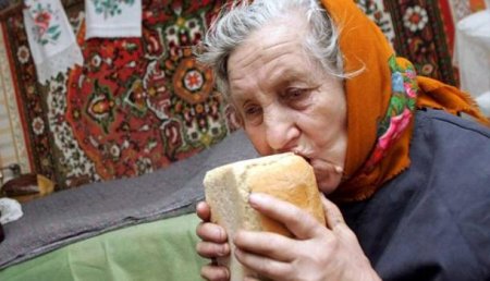 Большинство пенсионеров на Украине уже экономят на хлебе, а власти заявляют, что народ много ест