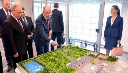 Владимир Путин осмотрел новый терминала аэропорта Храброво