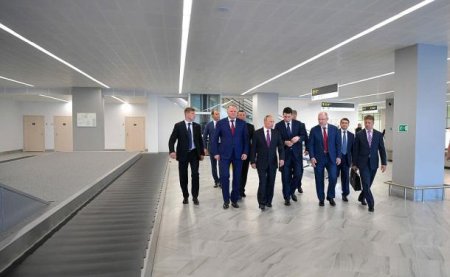 Владимир Путин осмотрел новый терминала аэропорта Храброво