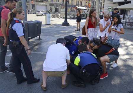 Кровавый теракт в Барселоне: Убиты и ранены почти 100 человек (ФОТО, ВИДЕО)