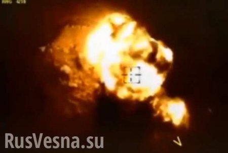 Огненный ад в котле ИГИЛ: ВКС России уничтожают окружённых боевиков и их технику (ВИДЕО)