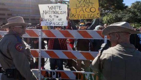Участники демонстрации в Техасе потребовали снести памятники конфедератам