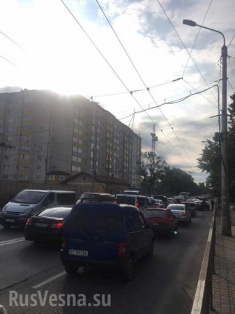 В Ивано-Франковске работники спиртзавода перекрыли дорогу (ФОТО)