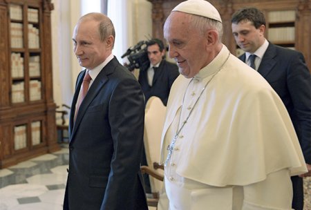 Первый после папы: зачем госсекретарь Ватикана приехал к Путину и Лаврову (ФОТО)