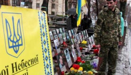 В Киеве разломали мемориальную доску «герою Небесной сотни»