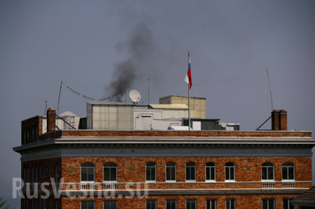 Над генконсульством России в Сан-Франциско появился дым (+ФОТО)