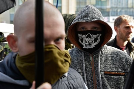 Под знаменем СС: смогут ли радикальные националисты взять власть на Украине (ФОТО)