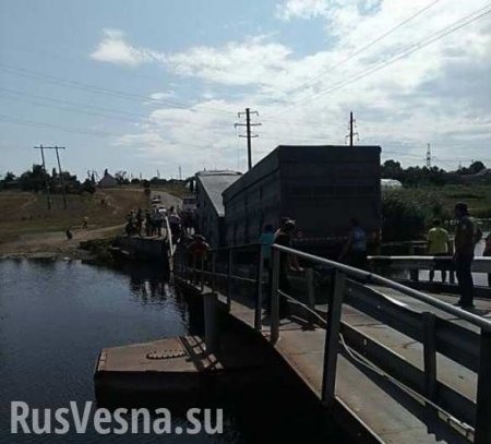 На Украине мост рухнул в реку (ФОТО)