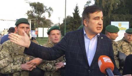 Саакашвили в окружении сторонников прорвался на Украину