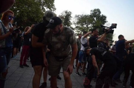 Трагедия с детьми как предлог: националисты штурмуют Одесскую мэрию