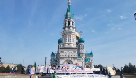 В Омске проходит молитвенное стояние против «Матильды»