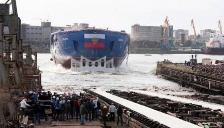 Мощнейший в мире ледокол «Сибирь» спустили на воду в Санкт-Петербурге