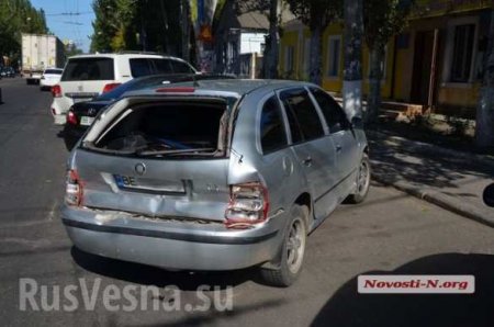 БТР ВСУ протаранил легковой автомобиль в Николаеве (ФОТО)