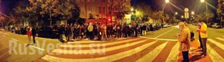 В Каталонии у избирательных участков выстраиваются очереди (+ФОТО)