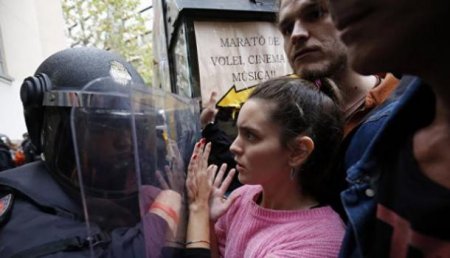 В Каталонии около 40 человек пострадали при столкновениях на референдуме
