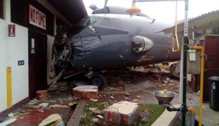 В Перу военный самолет врезался в полицейский участок