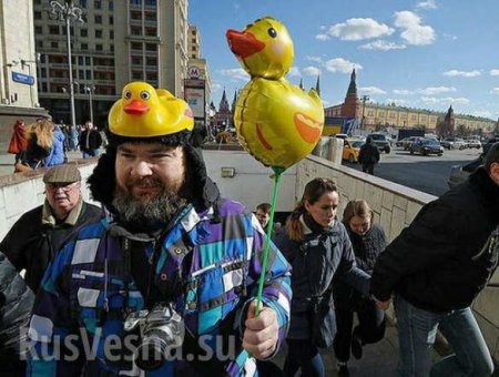 «Майдан в Москве» — всего один сотрудник ДПС разогнал толпу, которая хотела перекрыть главную улицу столицы