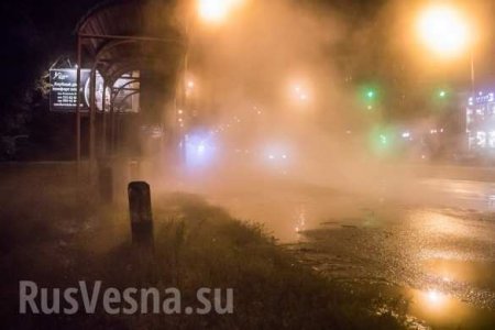 Кто сказал, что в Киеве нет горячей воды? В Киеве прорвало трубы с горячей водой (ФОТО)