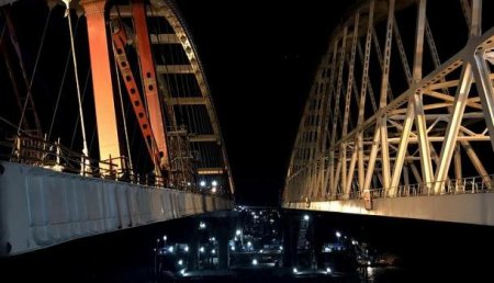 Морская операция по установке второй арки Крымского моста завершена досрочно