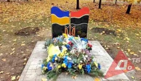 Не простоял и суток: в Константиновке неизвестные разрушили памятник убитым «правосекам»