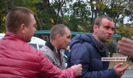 Пьяный украинский полицейский устроил драку в николаевском кафе (ФОТО, ВИДЕО)
