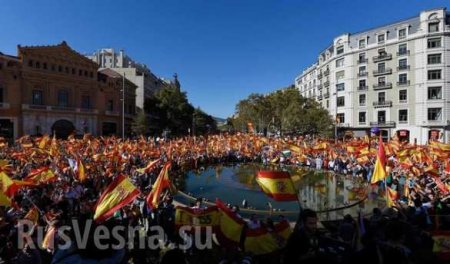 В Барселоне проходит демонстрация в поддержку единства Испании (ФОТО, ВИДЕО)