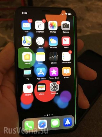 Зеленая полоса смерти: новый iPhone Х продолжает разочаровывать своих владельцев (ФОТО)