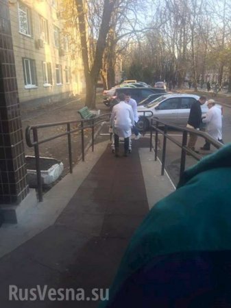 «Вереница скорых»: В киевский военный госпиталь привезли тяжелораненых «всушников» (ФОТО)