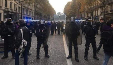 В Париже протестующие против политики Макрона устроили погромы