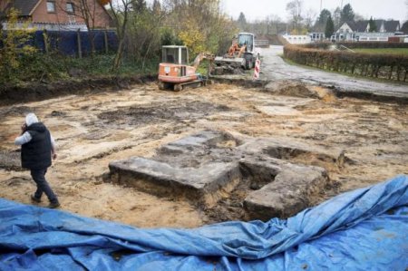 В Гамбурге случайно откопали гигантскую бетонную свастику