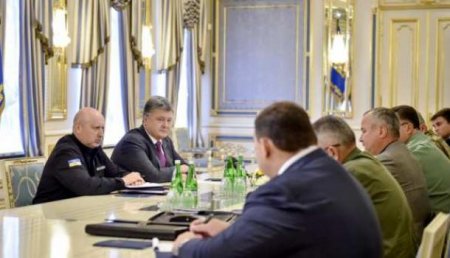 Порошенко проводит экстренное совещание СНБО в связи с ситуацией в Луганске