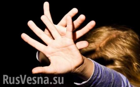 Украинская воспитательница избила ногами ребёнка на глазах у матери (ВИДЕО)