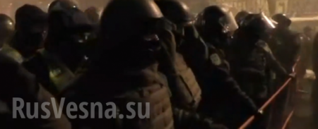 «Аваков — собака — повесим на гилляку!» — в Киеве протестующие подрались с полицией (+ВИДЕО, ФОТО)