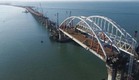 Мы увлечены стройкой: Строители Крымского моста рассказали, как относятся к нападкам Украины